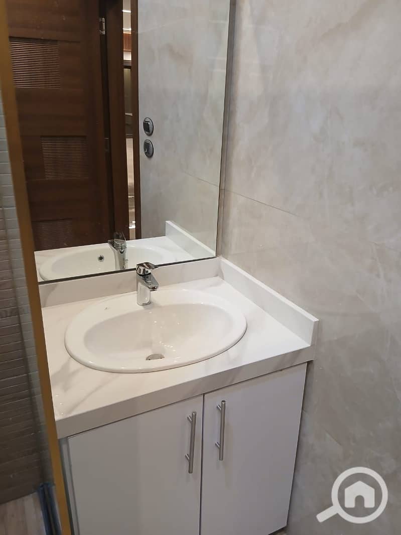 7 fc4995c7-61ba-49b8-93fc-24ee4393dd39. jpg