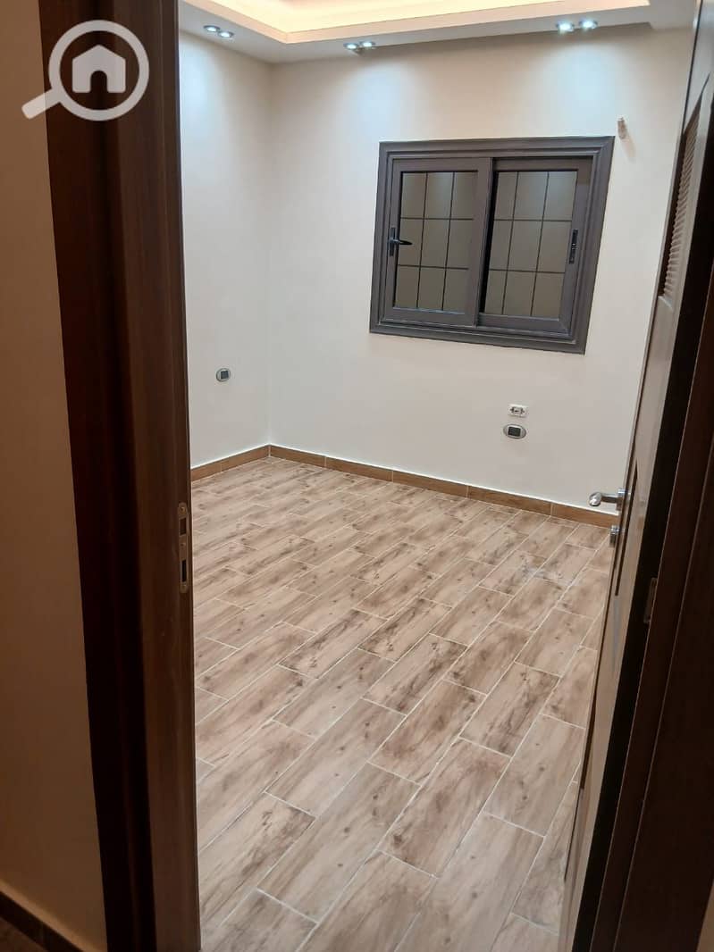 10 86f5eabe-4f98-476c-be44-c79878eef2c4. jpg