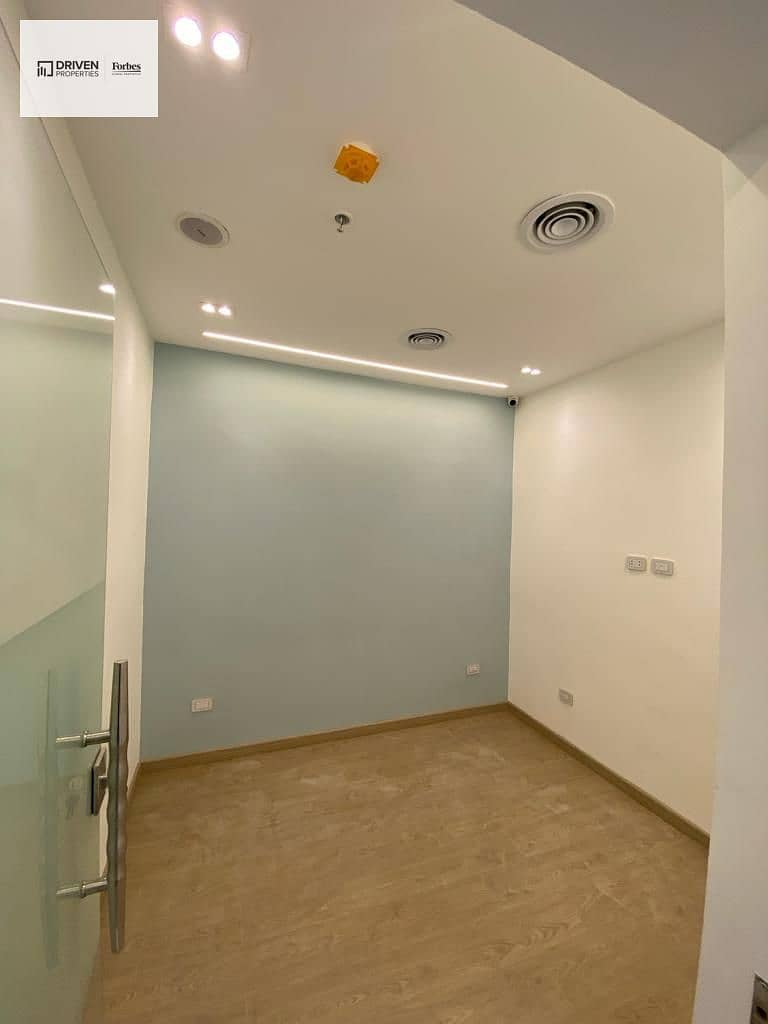 17 df53c3fc-3225-42f0-a215-0bff2e61807c. jpg