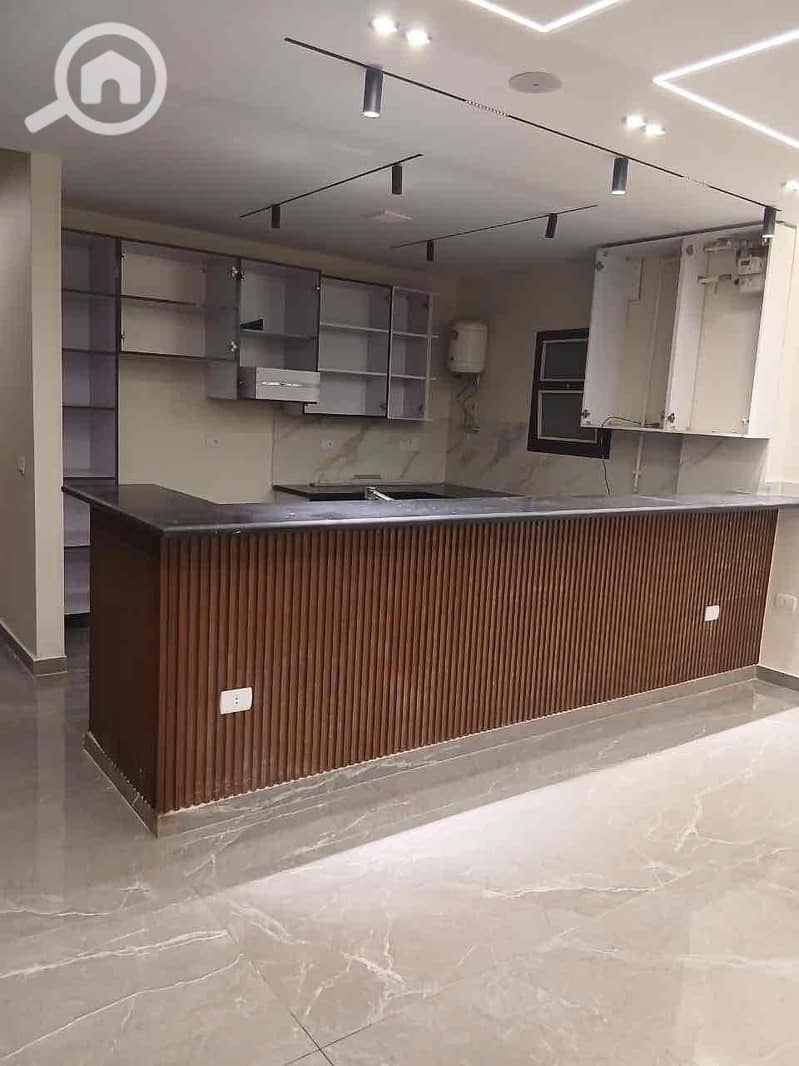 2 efd0d01a-8fe8-4d68-8e12-fe6276a354ae. jpg