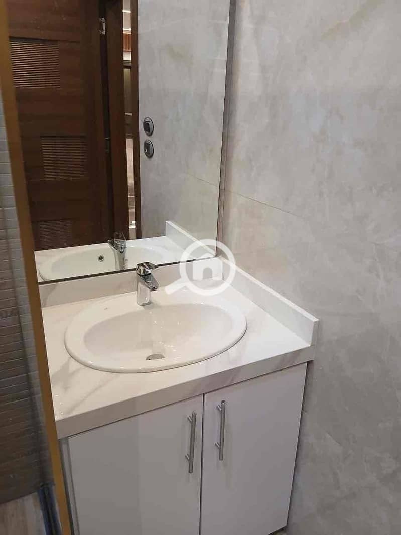 5 3ea77bd1-8d7e-4669-96b3-994f9d8d433d. jpg