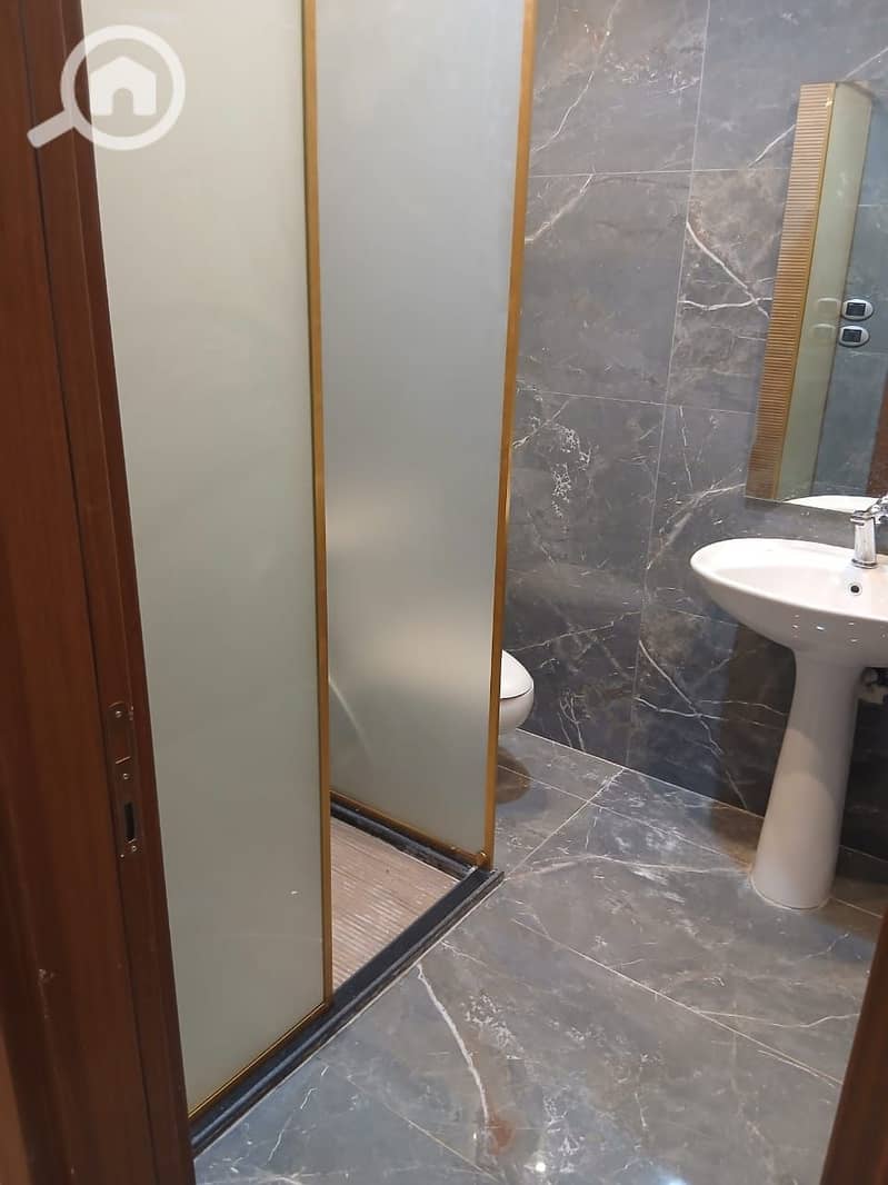 3 4cce74b2-d2de-4932-b8cb-5a94af38cd37. jpg