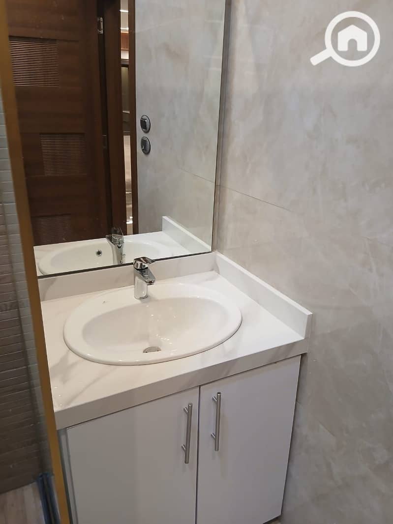 7 fc4995c7-61ba-49b8-93fc-24ee4393dd39. jpg