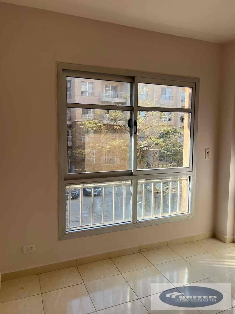 8 061051d4-01b4-4e1e-8cad-aee5467a8156. jpg