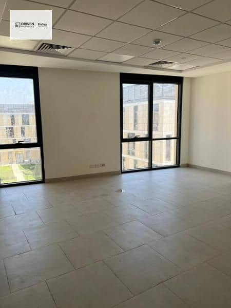 4 8b87faba-8daf-4655-b9aa-c8a78def1df9. jpg