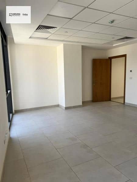 8 53dee9a6-d76a-48e9-a444-14e1e48d075e. jpg