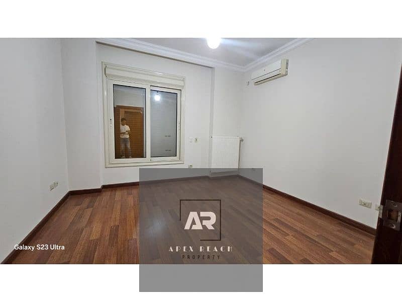 4 WhatsApp Image 2025-11-23 at 14.51. 08. jpg