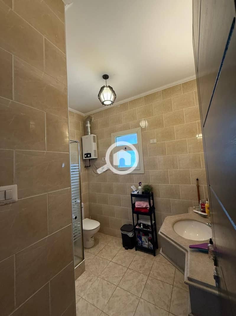 12 f79dc46a-0a2a-45af-8a5f-07cf6bbe84cd. jpeg