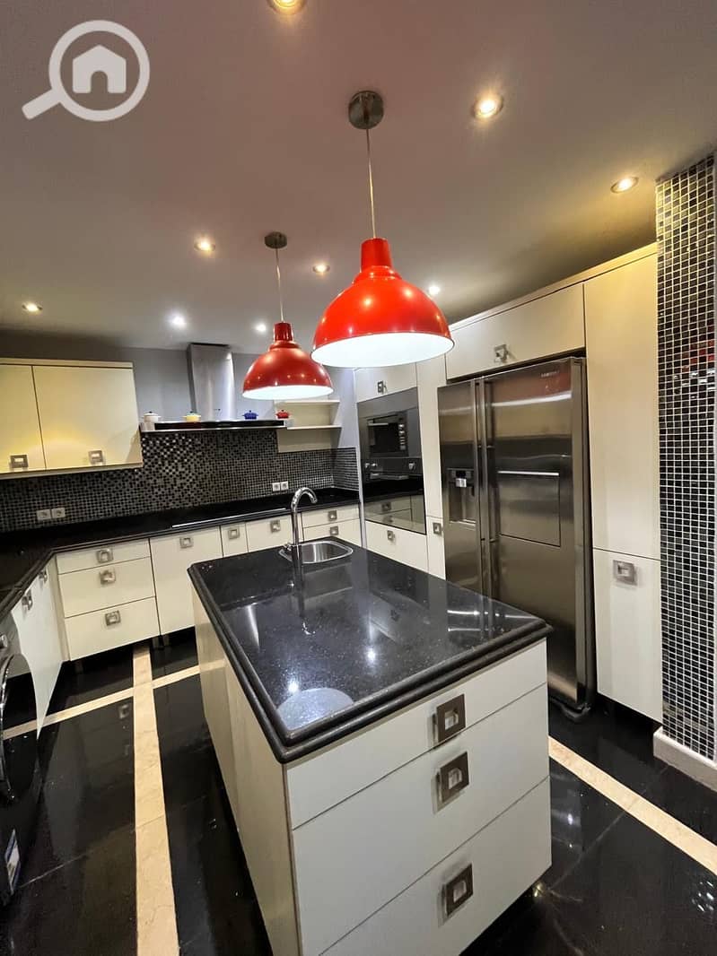 25 81d56129-0f21-4a65-b1e8-dea21c0564b5. jpeg