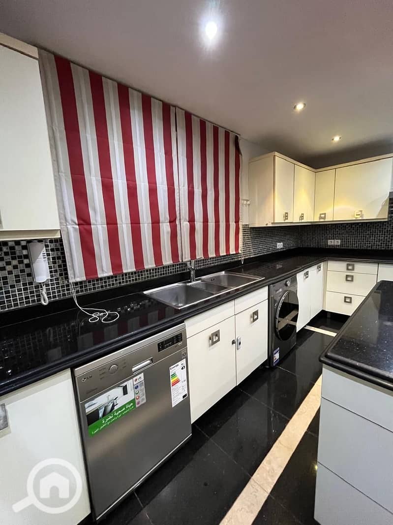 26 e7e41c52-bb38-4ea8-9e11-d3bf27b7bff0. jpeg