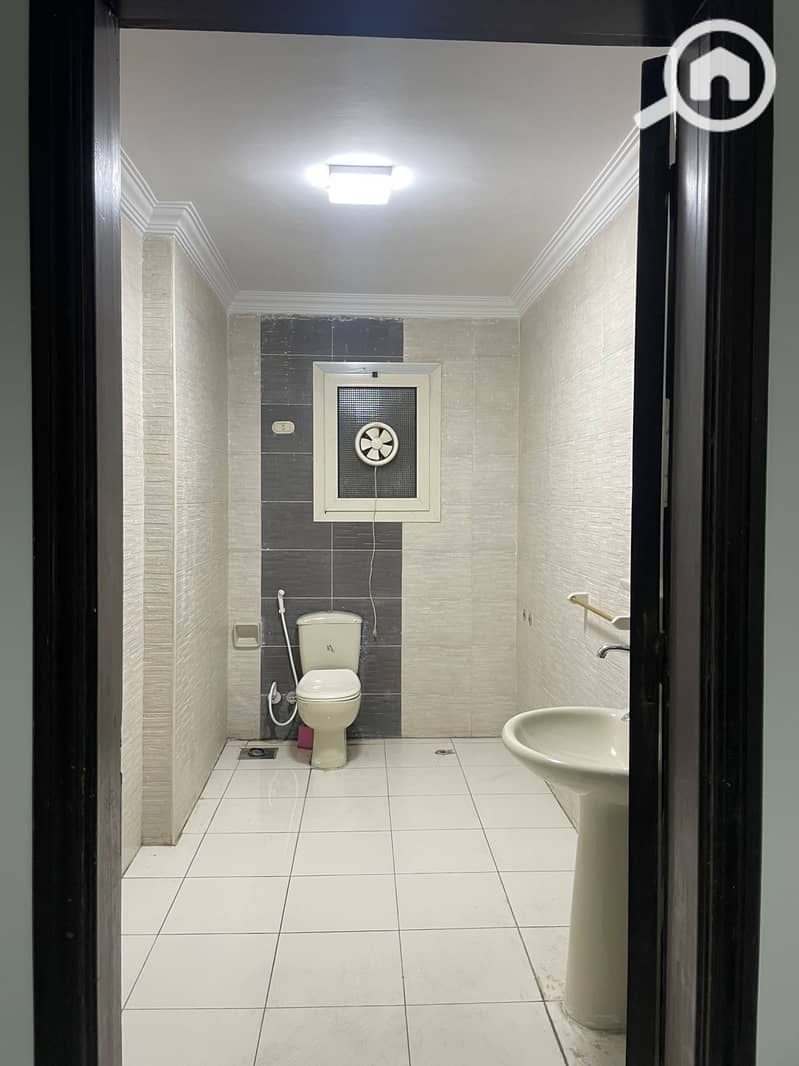 4 e8e43bbd-8881-403b-8a65-fc4aefe3c8f1. jpeg