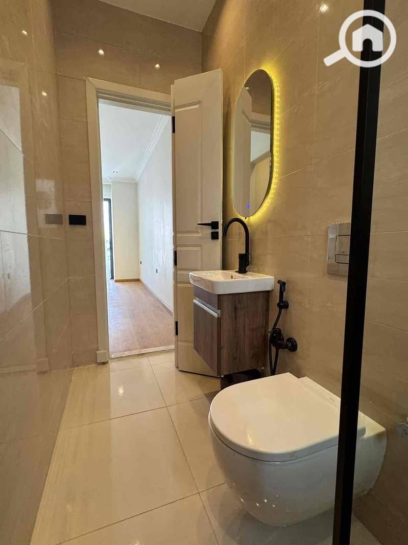 11 c3eaf8b4-e61f-402f-946b-dcb9ebcf5781. jpg