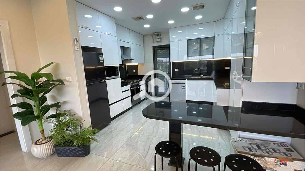 2 52d8069f-66db-4048-abcc-438475d9f877. jpg