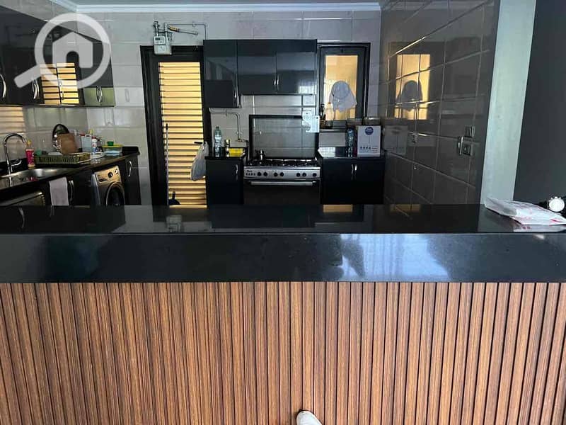 4 53ede8df-27a0-42f0-bdd2-cf94ed55a05d. jpg