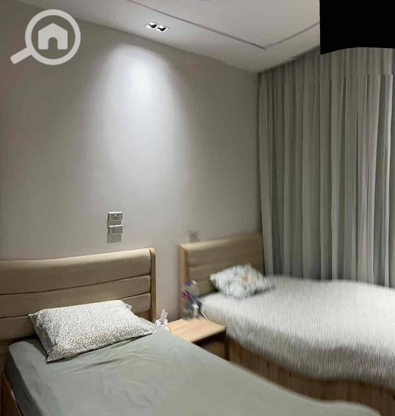 9 5049e3d6-b8d7-4eca-8703-d91b69ba20e6. jpg