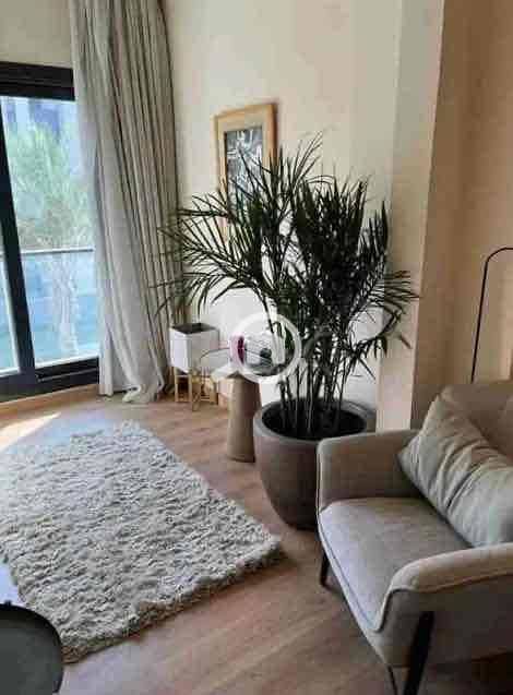 2 e6689fb3-7ee9-4f49-84e5-373949d1483a. jpg