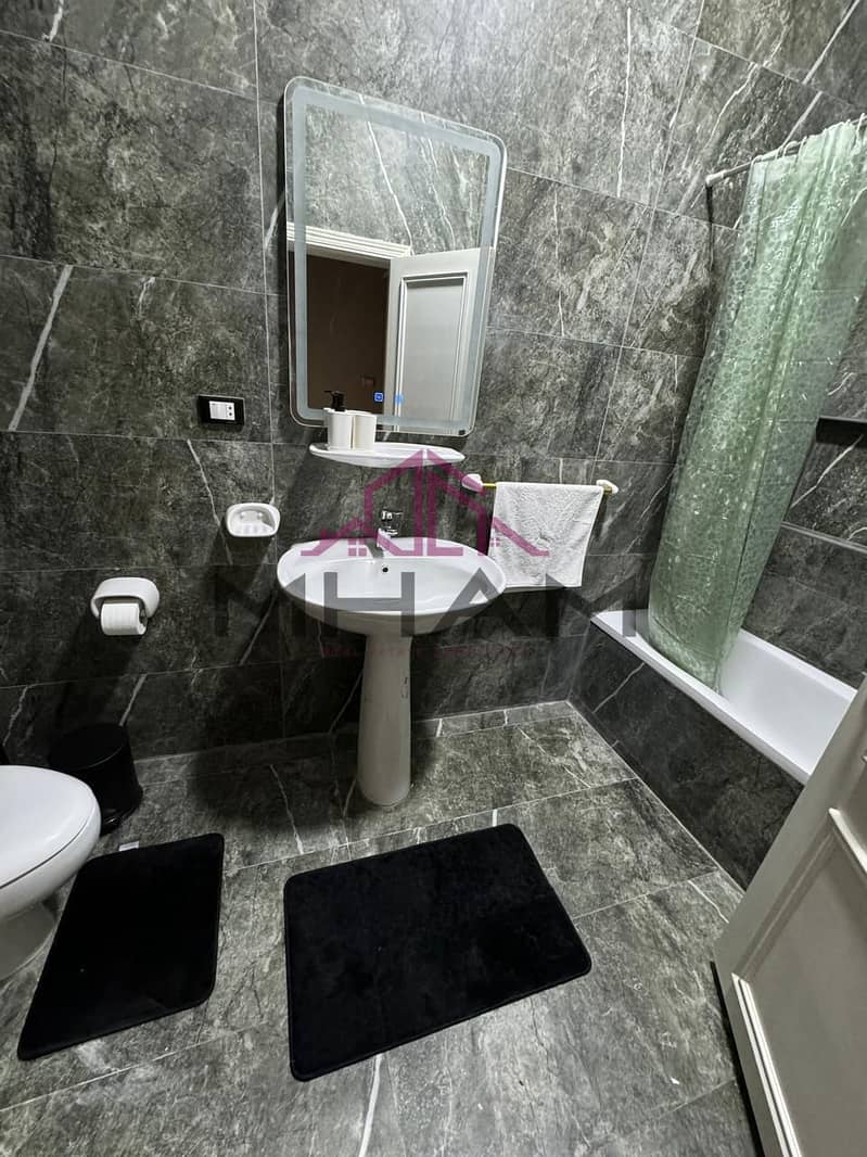 4 photo_6030484583440124901_y. jpg