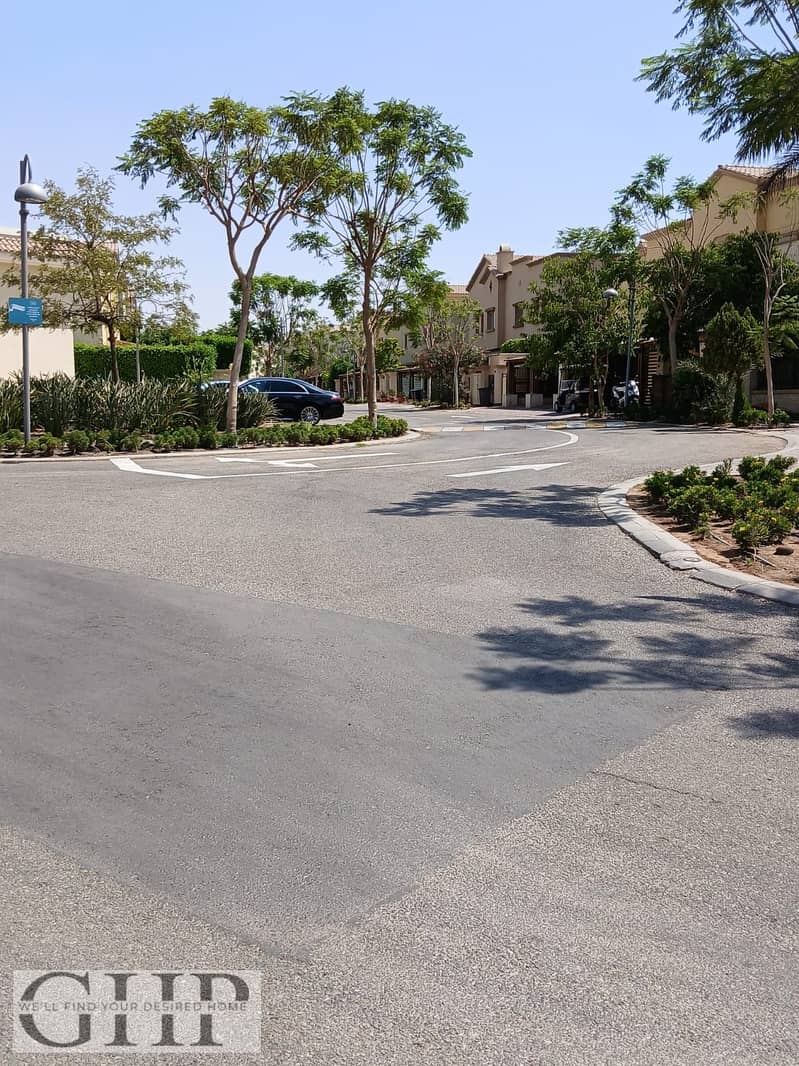 12 13bffbcb-67e6-4740-a236-a95eedf10d17. jpg