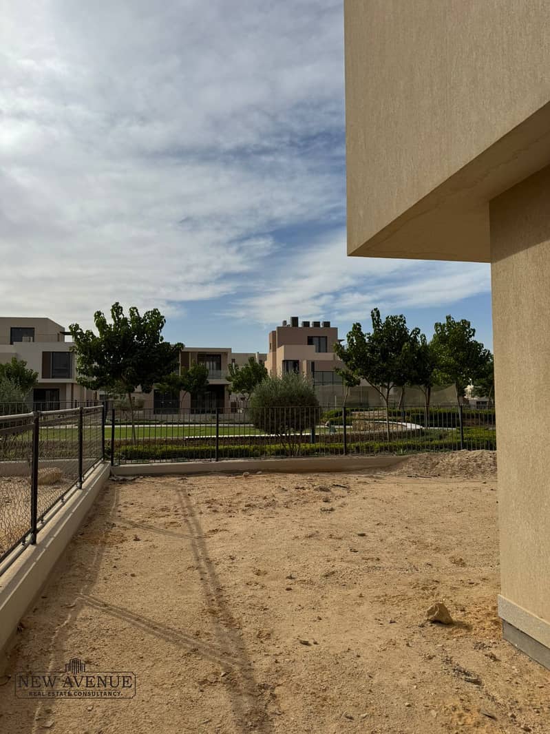 10 d4916b61-87ed-4d6f-a818-d8b33deac285. jpg