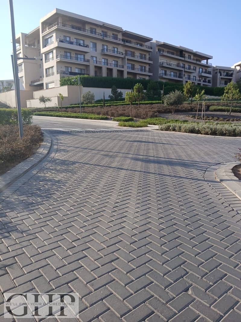 15 04d426ec-6c33-4b8b-92a2-c761cb1a8930. jpg