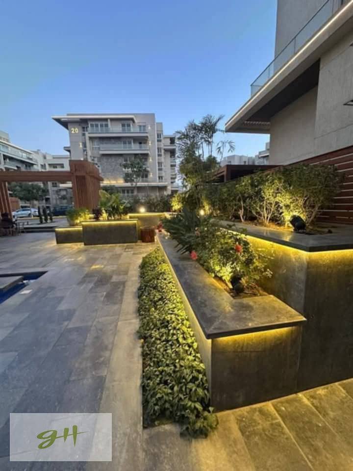 12 d5e80996-5d06-4415-8fb6-f12c8a87ce49. jpg