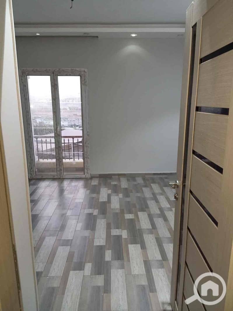 10 516ff9f9-502a-4751-a2c4-a7f46dabeb8c. jpg