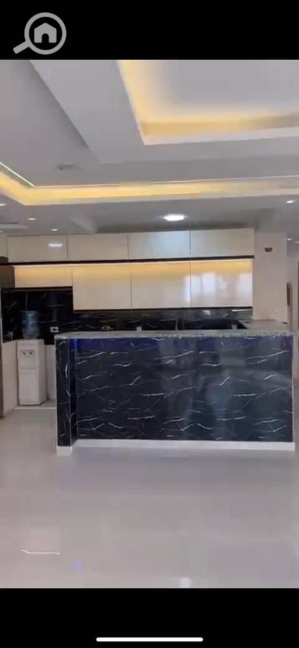 7 527084e4-20f2-4b74-b7fd-b44b2d76e78d. jpg