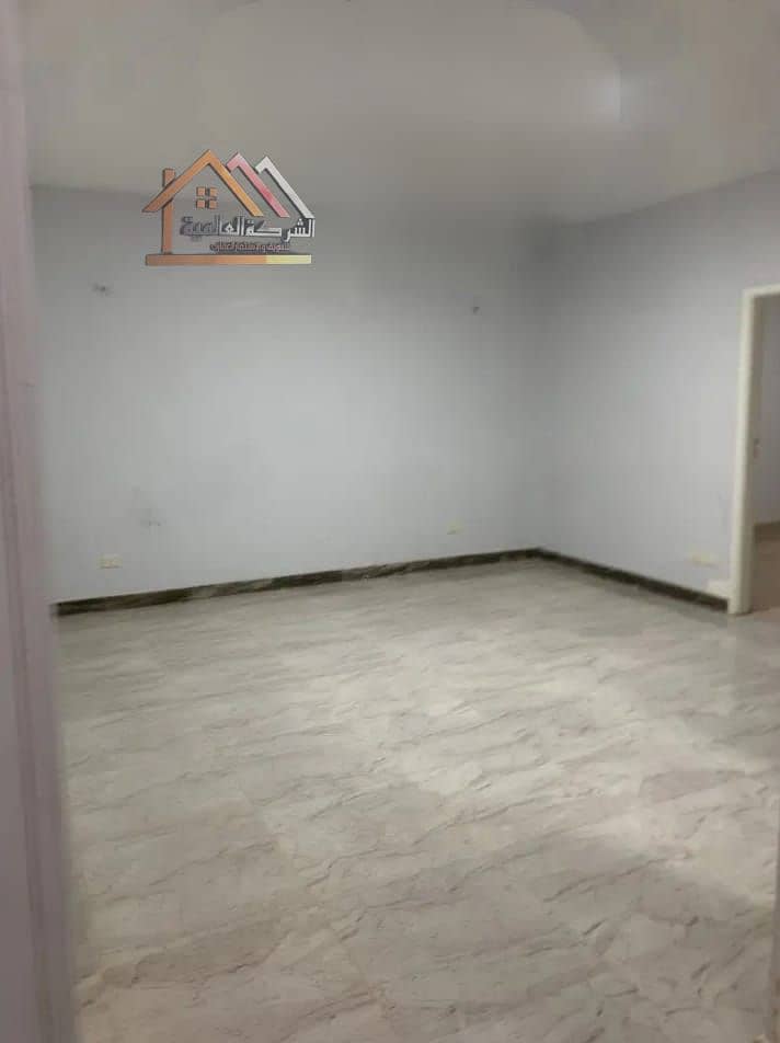 12 a2a9da60-1a2b-40dd-bbf9-6941d7eaf1e7. jpg