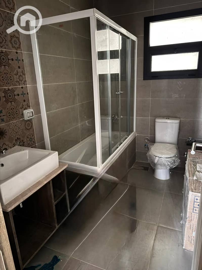 4 cfb028c5-7bb4-44a3-8328-da76af230bb7. jpg