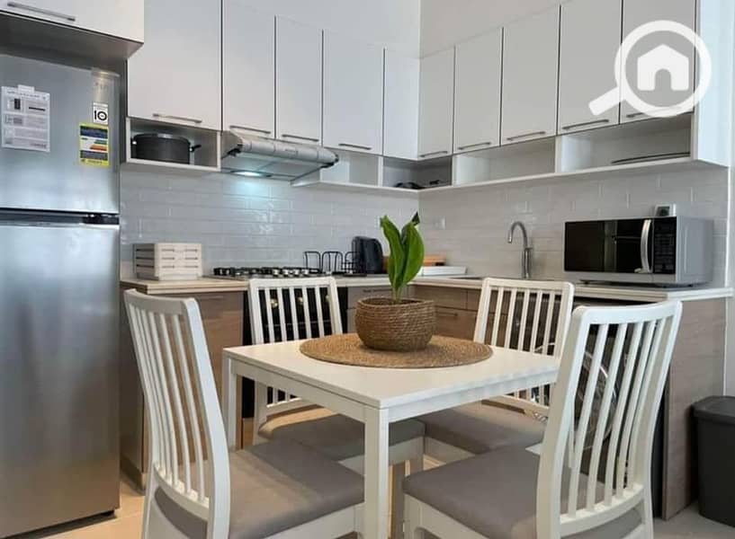 8 447885911_2213080125697759_7707584763963284877_n. jpg