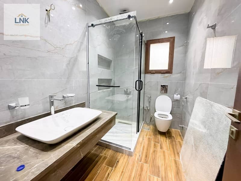 4 0df9ae37-b92d-4a09-94d8-f2f78c36d6d4. jpg