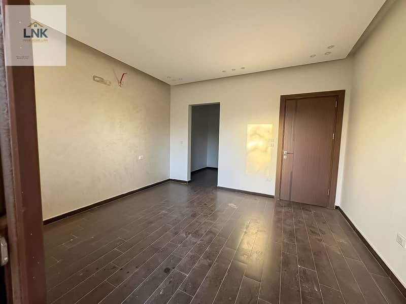 18 571afec2-9c06-4890-9d15-7ce1586ac392. jpg