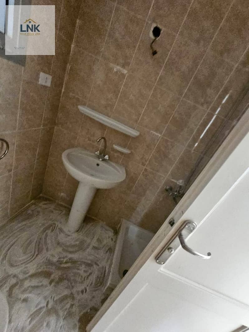 12 e65eaec6-06b0-4716-8275-5ce0b7d40aa0. jpg