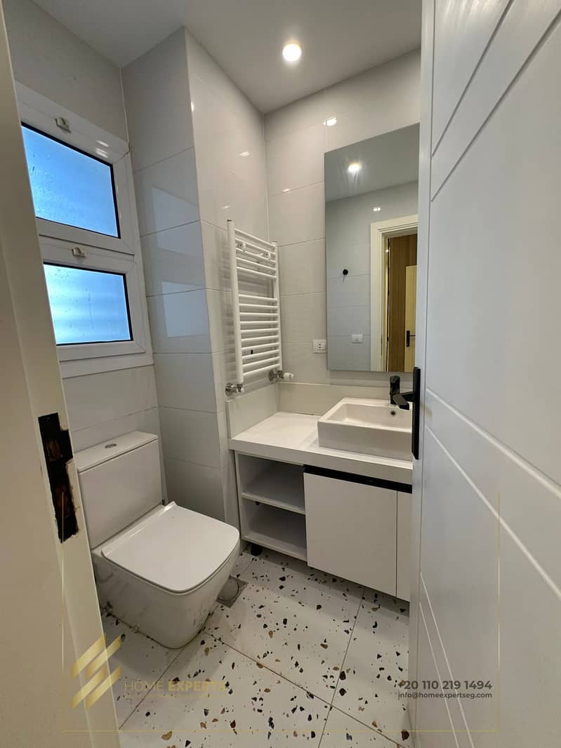 12 8ba92903-86dd-4a4a-81a1-39e0b29d061c. jpg