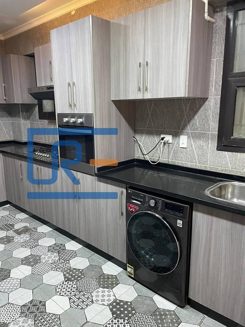 9 4943b0e5-f030-4c04-bfdf-033698ba4aab. jpeg