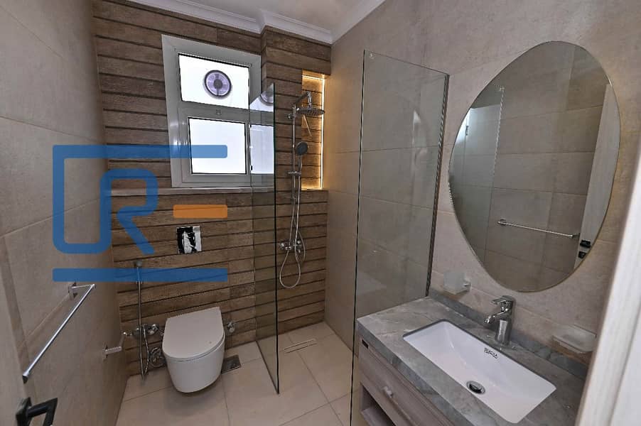 10 f50e564c-7429-45ae-b58e-2b7984309023. jpg