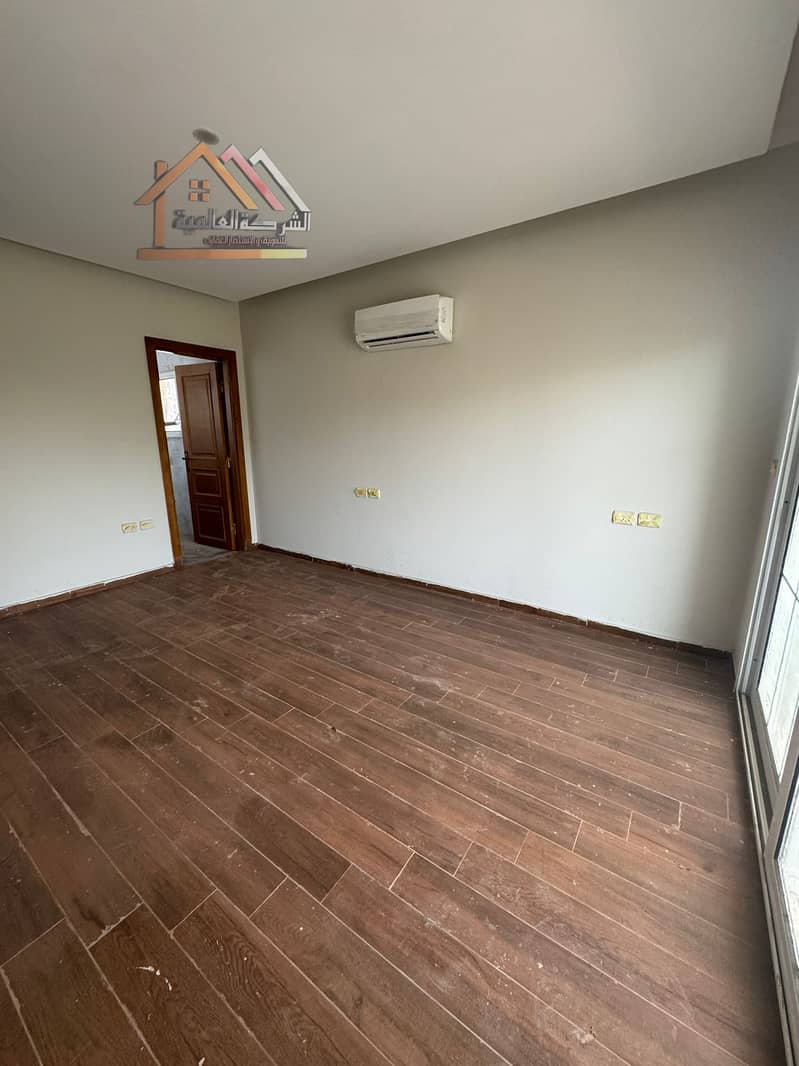 2 7bd826f4-0f54-46c5-af18-74cd91398251. jpg