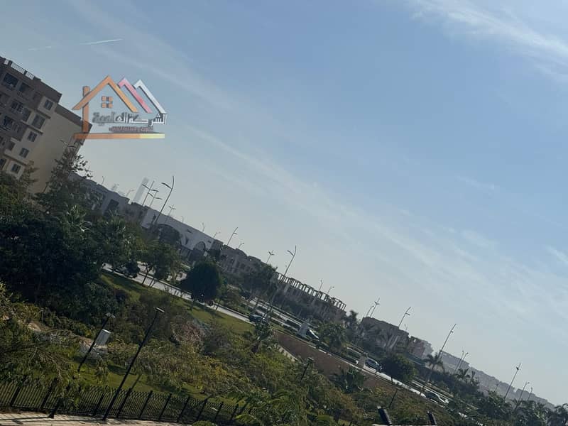 4 58ce4e89-e8df-447d-8483-ab01da3c9a87. jpg