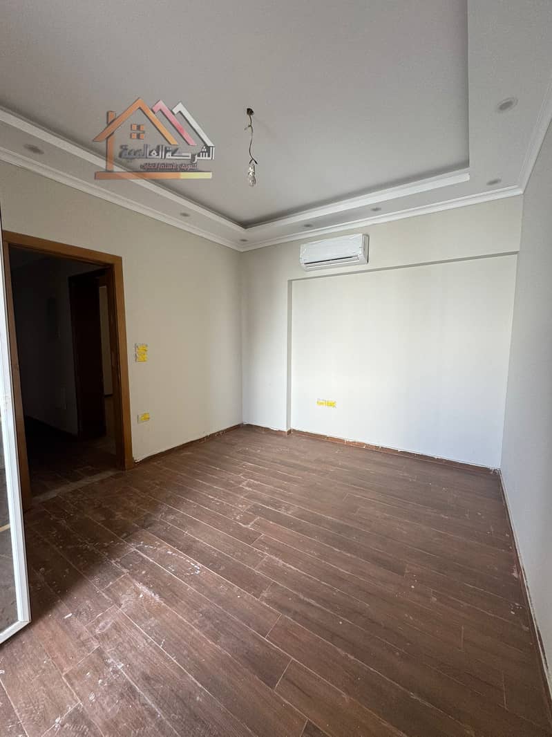 12 aea1e5c3-7696-42be-850f-2592ac04e8cb. jpg