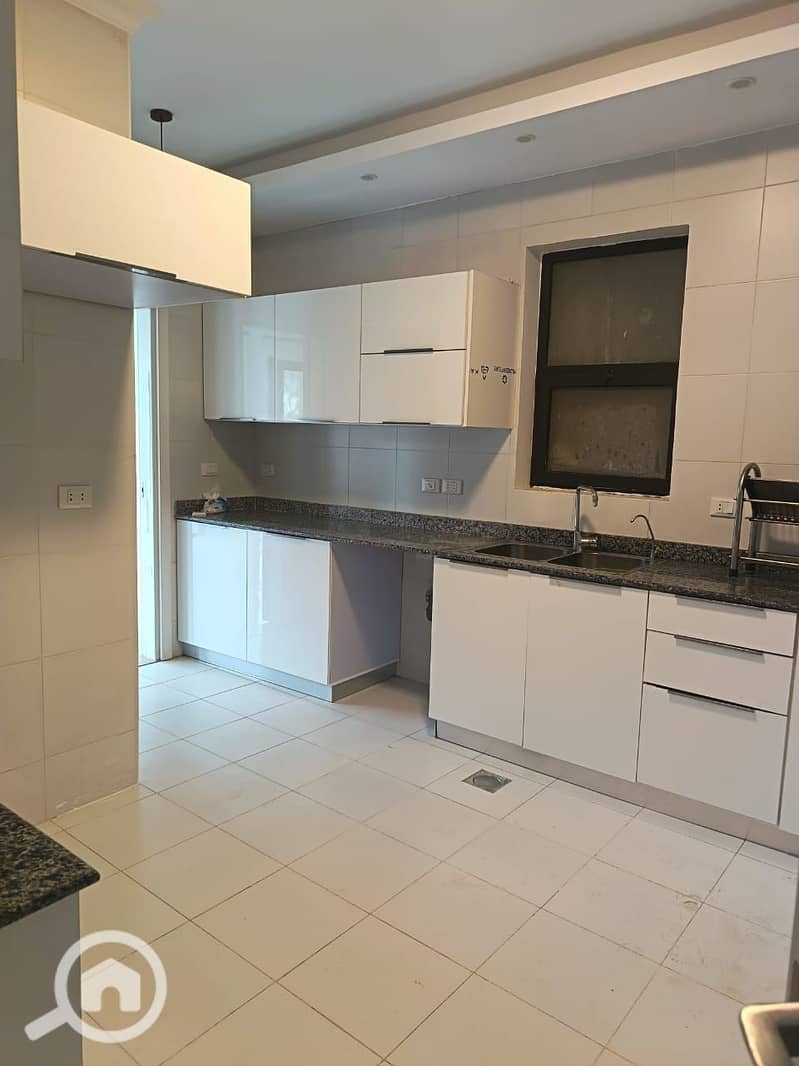 5 5c8069dc-2610-466e-ae21-fa5846872b9d. jpg