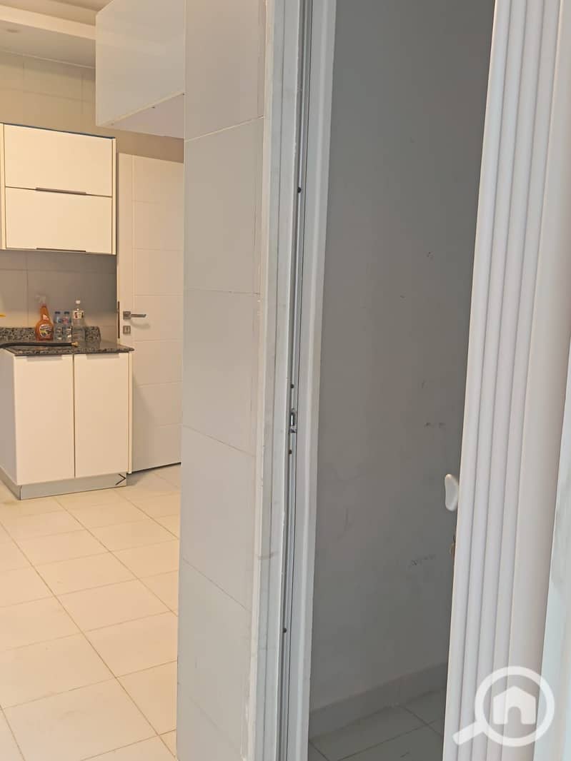 8 be403739-9cdc-453b-98f4-f70b0c047151. jpg