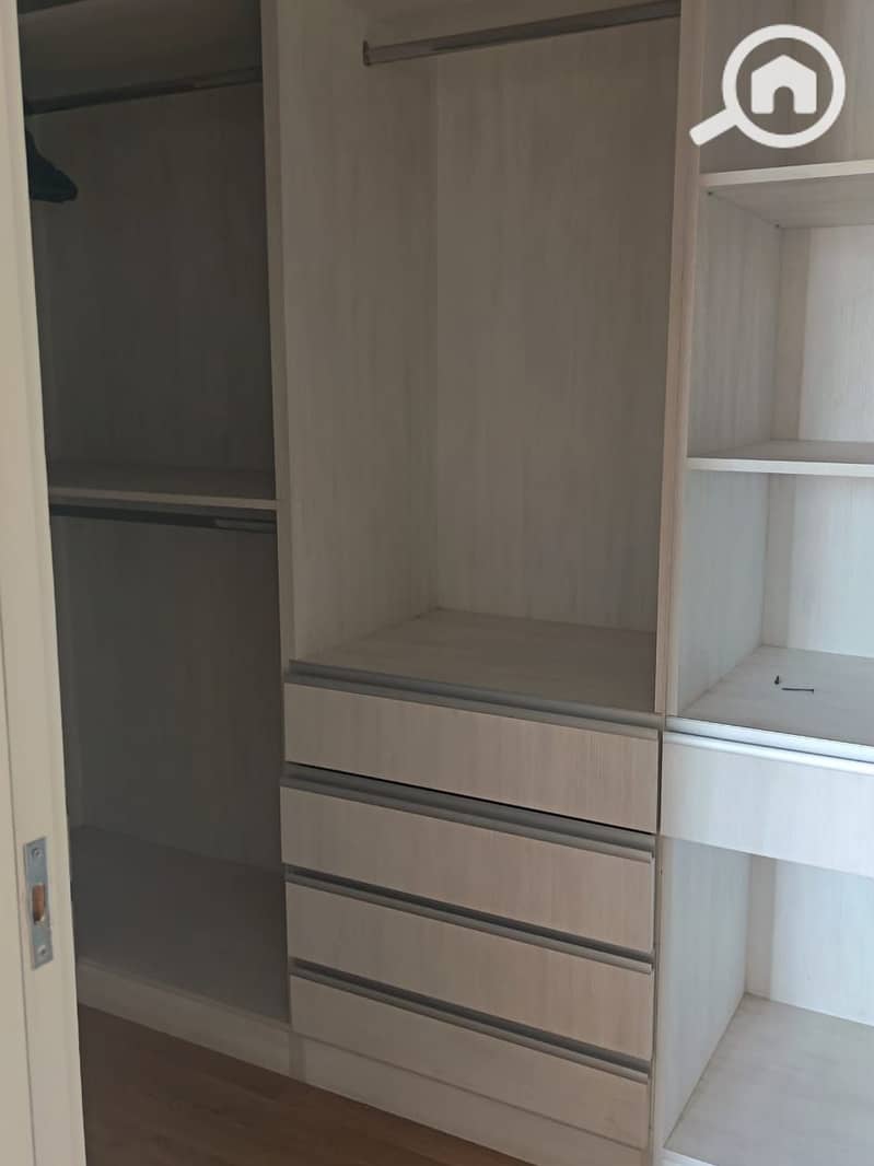 12 e761de3b-2272-4895-b28a-49cc6b7284a4. jpg