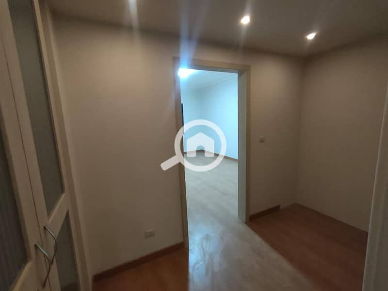 10 40fbd978-8ac5-4b9d-b91b-c9cfd3e38c8d. jpg