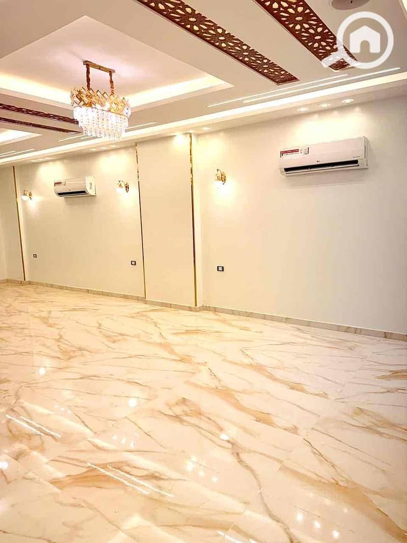 5 b782c5b1-3d8d-4cce-a899-bb73015f9f83. jpg