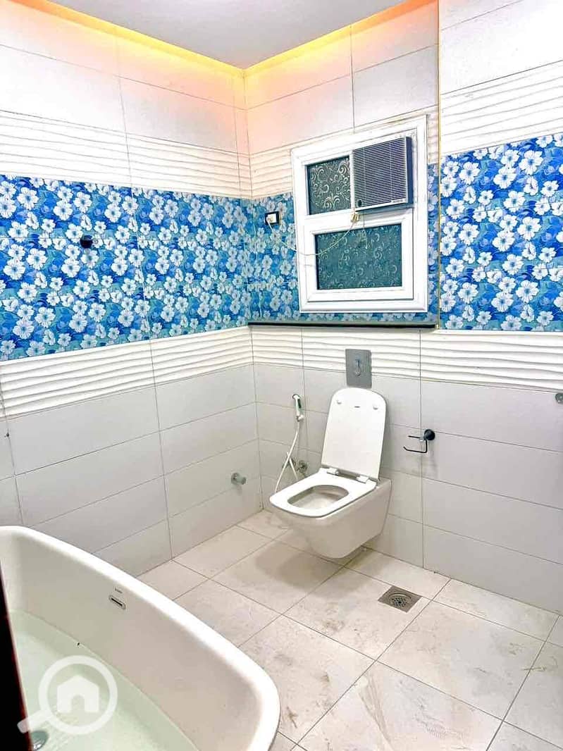 12 bac98035-3a53-4752-b548-f76db2a19aea. jpg