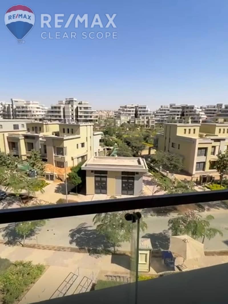 10 77c1b67d-0b58-438e-b4fe-38cf3c361878. jpg