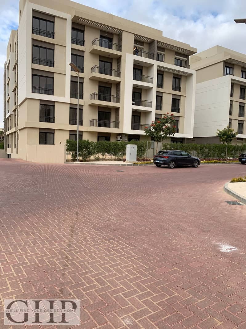 12 4634b22c-0bd5-4077-8125-a21c18ffd06c. jpg