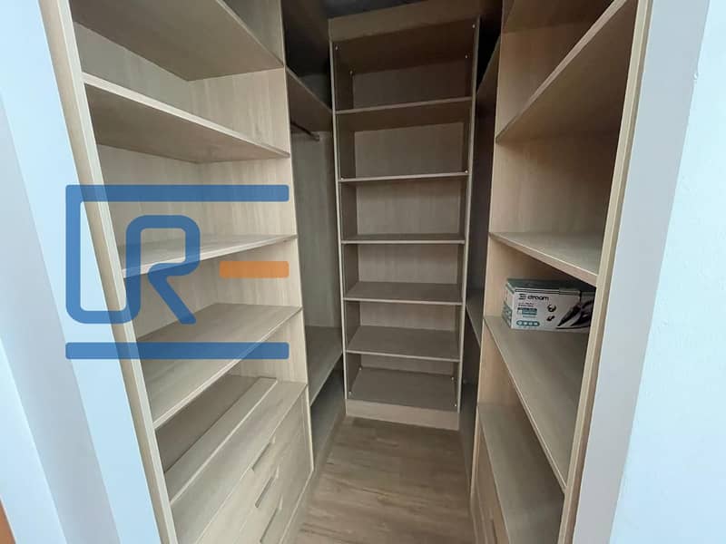 5 0308d53d-8c0b-40ae-9cea-86b3af22a749. jpg