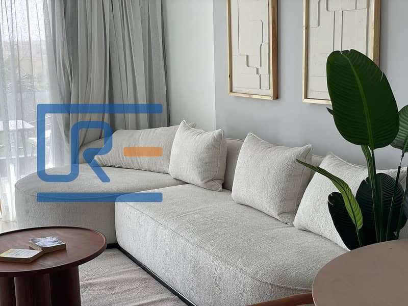 8 a9a4b412-ff4b-456c-ac96-75d909741c90. jpg