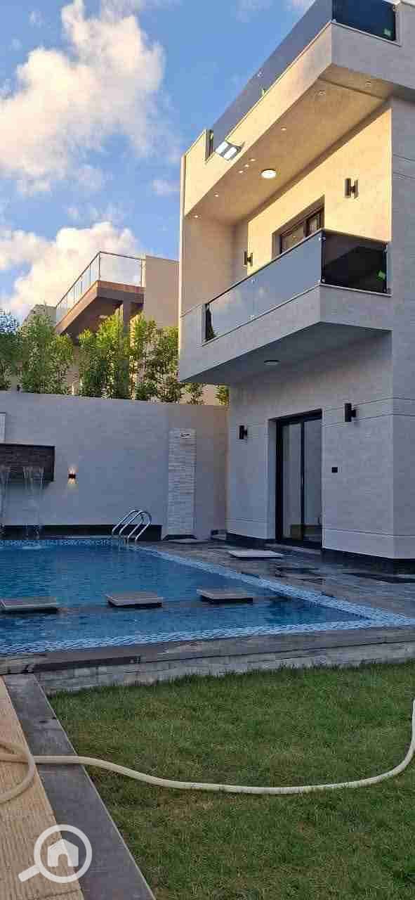 2 FB_IMG_1758579900395. jpg